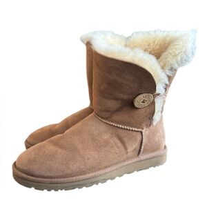 UGG Bailey Button II boot chestnut suede size 7 good used condition